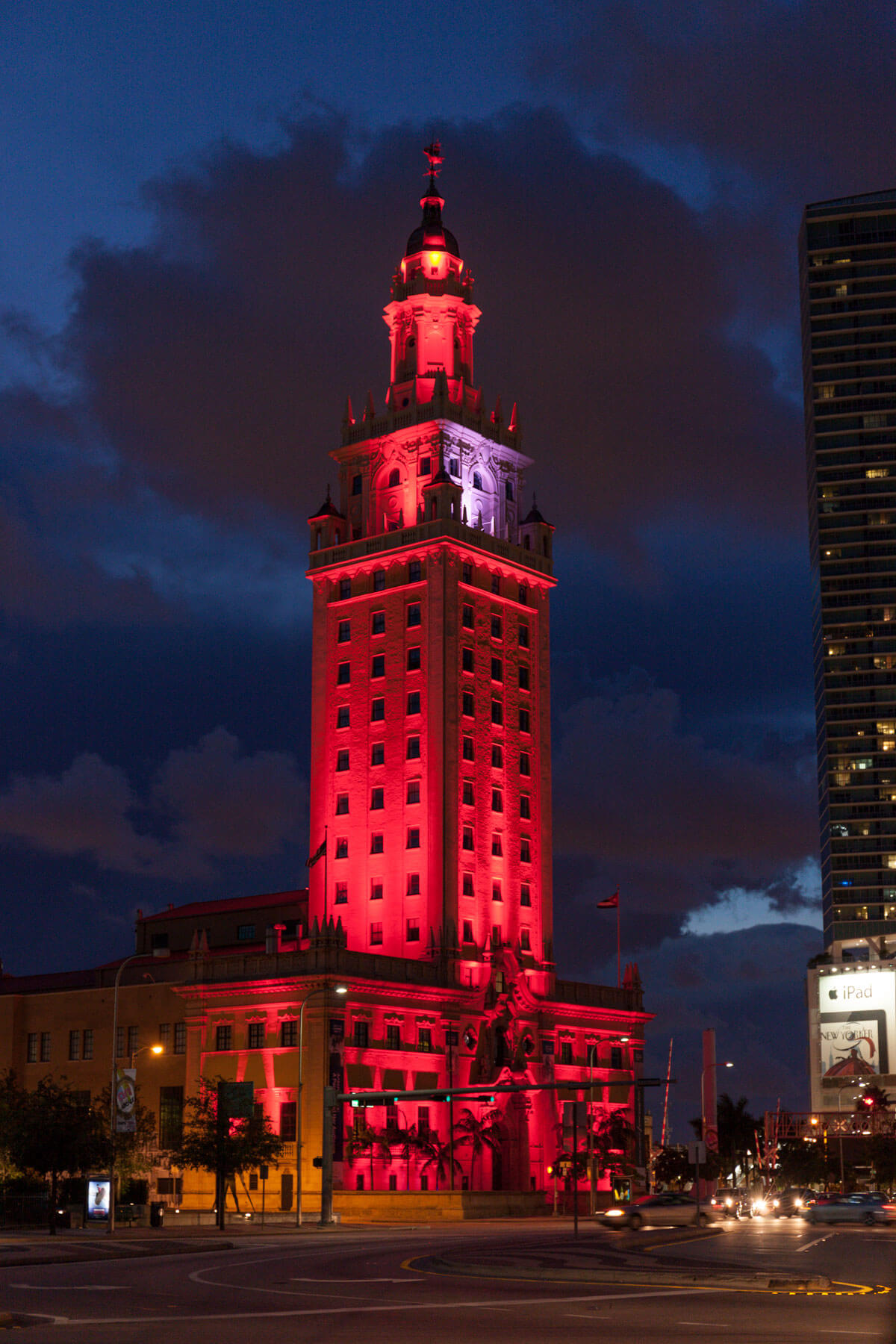 Freedom Tower with red lights